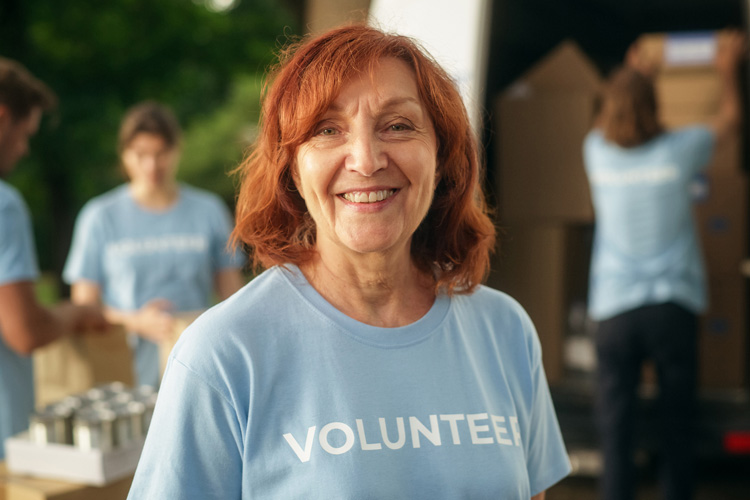 cappella of grand junction older woman volunteering